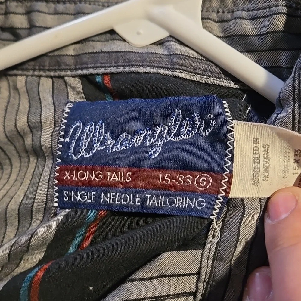 Vintage Wrangler Single Needle Striped Men's Shirt - Black and Gray Pearl Snap